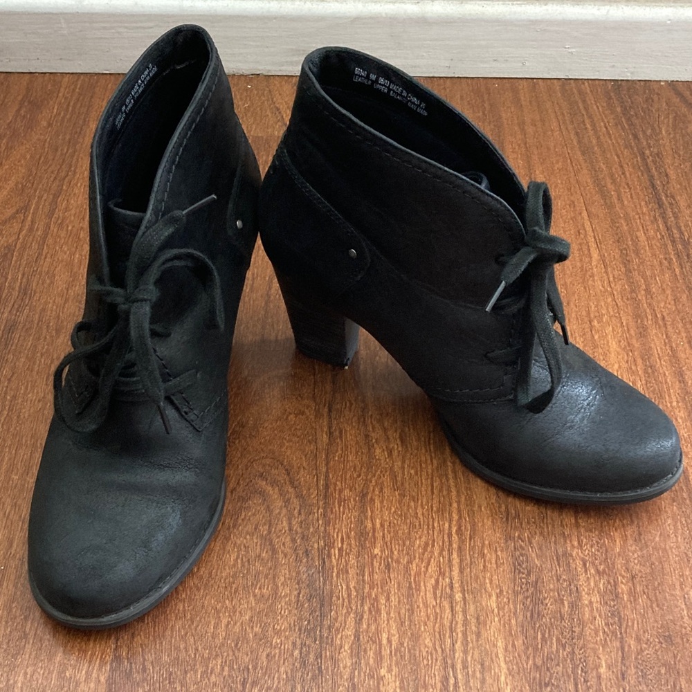 Clarks Black Leather Heeled Boots Sz 9